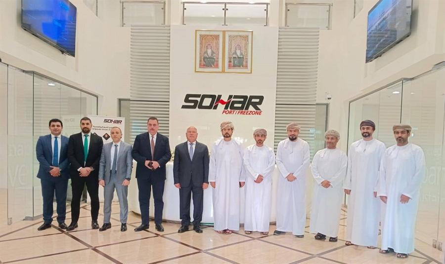 كامل الوزير يتفقد ميناء صحار والمنطقة الحرة خلال زيارته لسلطنة عمان